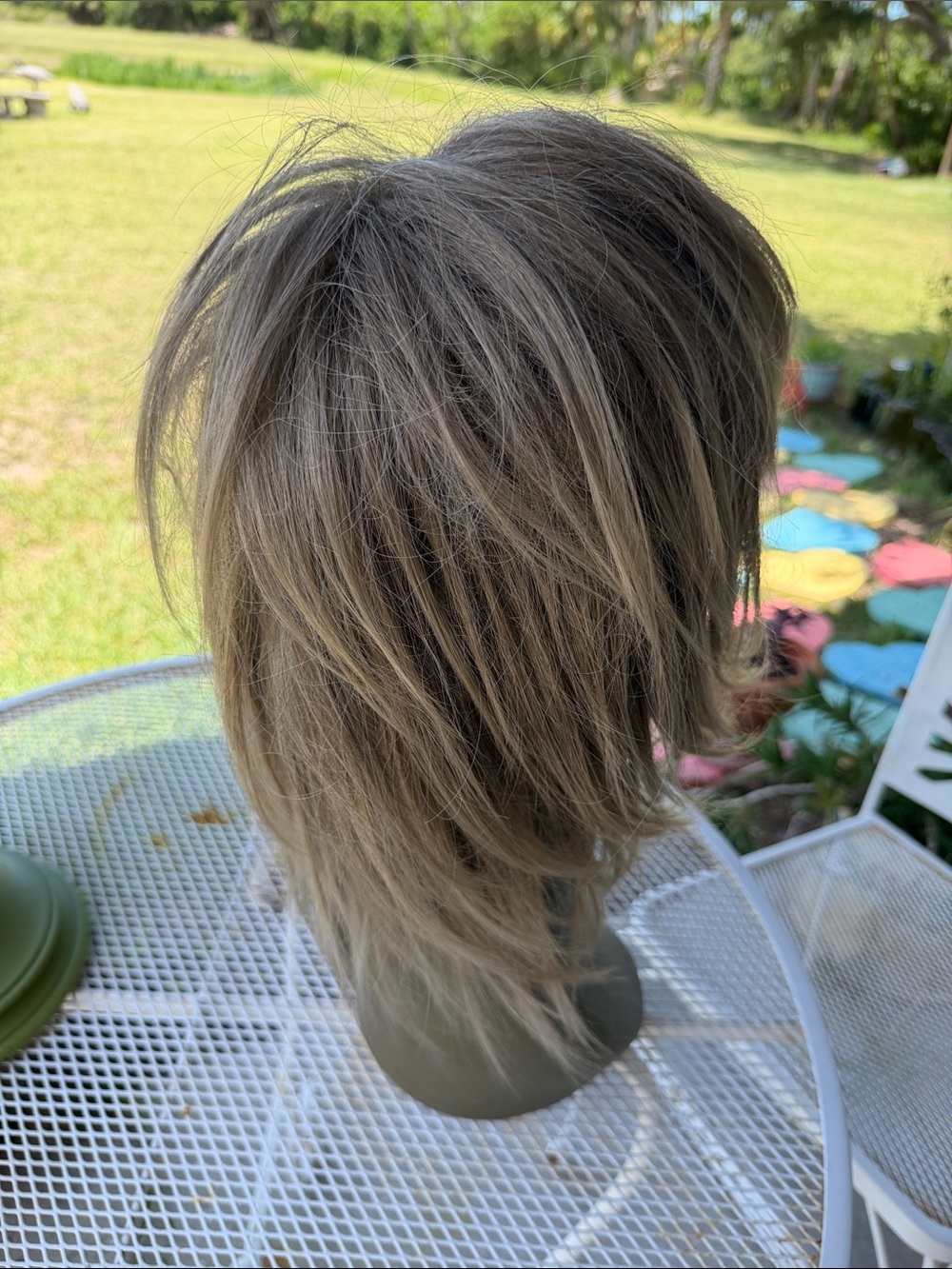 Stylish Medium Layered Women's Wig in Ash Blonde/Frosted - Picture 2 of 11
